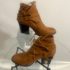 DIRTY LAUNDRY ANKLE  BOOTS SIZE 6